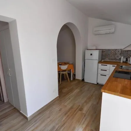 Schoene In Novigrad Mit Privatem Parkplatz Apartment Karpinjan