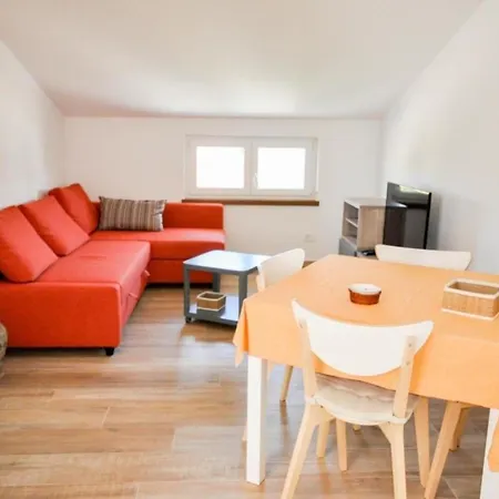Apartment Schoene In Novigrad Mit Privatem Parkplatz Karpinjan