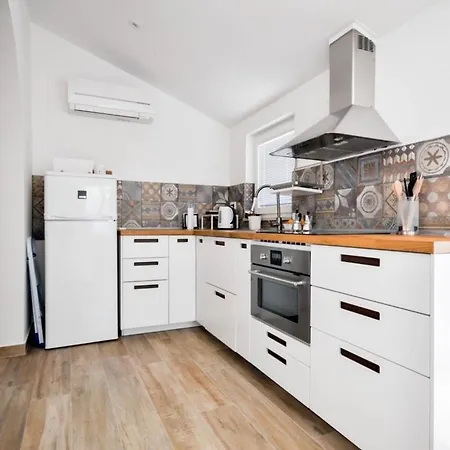Apartment Schoene In Novigrad Mit Privatem Parkplatz Karpinjan