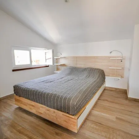 Schoene In Novigrad Mit Privatem Parkplatz Apartment Karpinjan