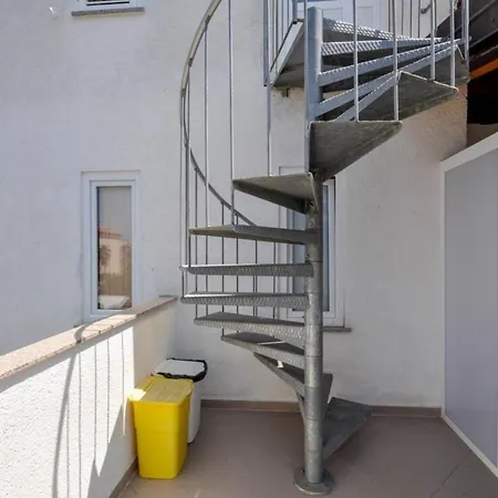 Schoene In Novigrad Mit Privatem Parkplatz * Karpinjan