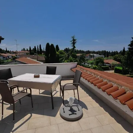 Schoene In Novigrad Mit Privatem Parkplatz Apartment