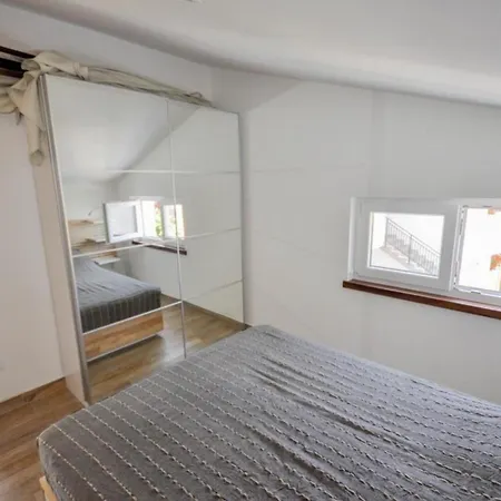 Schoene In Novigrad Mit Privatem Parkplatz * Karpinjan