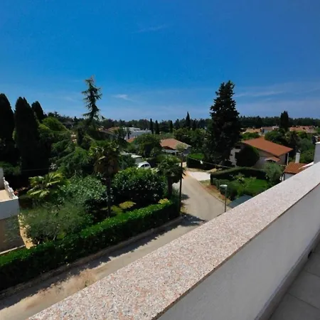 Schoene In Novigrad Mit Privatem Parkplatz * Karpinjan